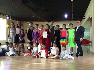 Kids group dance lesson