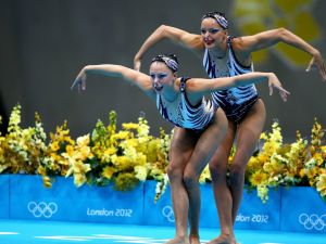 Synchronized-Swimming-02