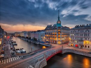 saint-petesburg-night-bridge-red